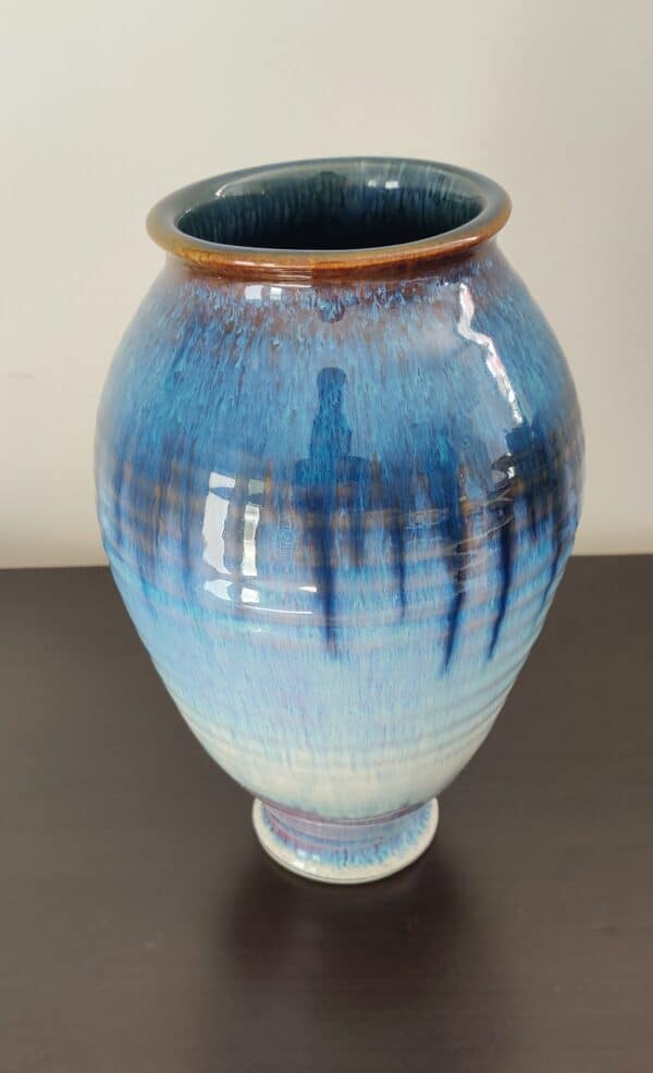 Bill Campbell signed 9" vase - Image 5