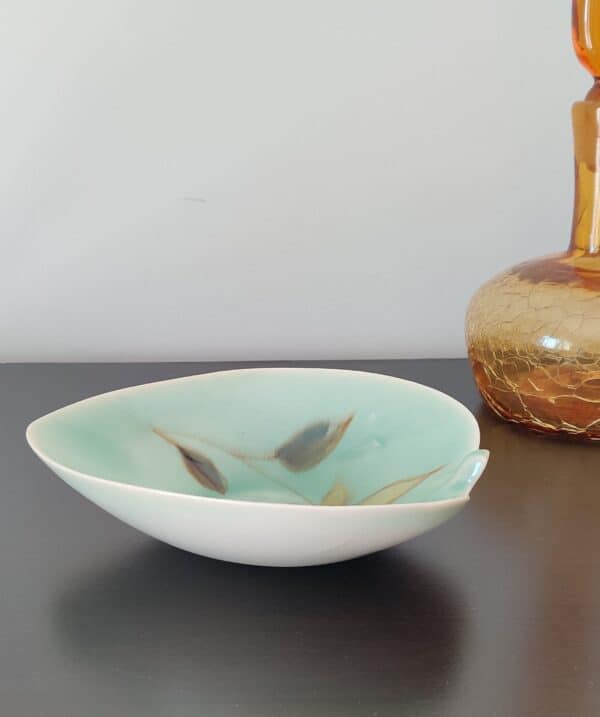 Vontury Pottery Leaf Bowl - Image 2