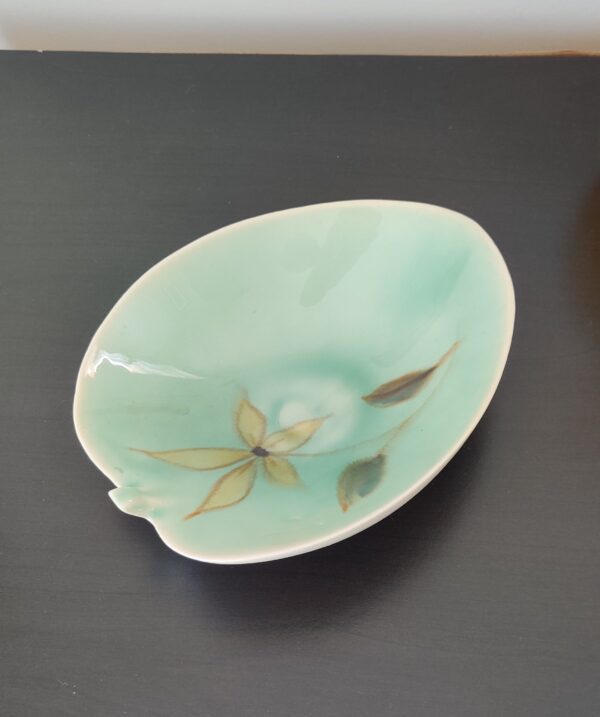 Vontury Pottery Leaf Bowl - Image 3