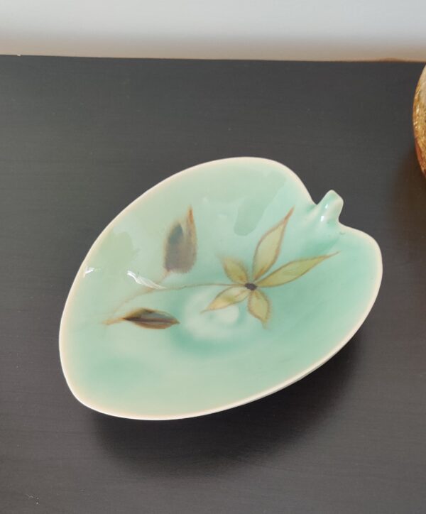 Vontury Pottery Leaf Bowl