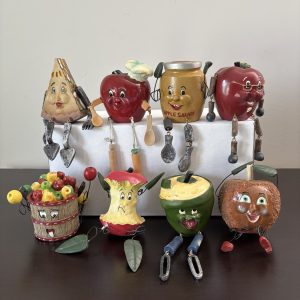 WMG Anthropomorphic Shelf sitters Apples Full set of 8