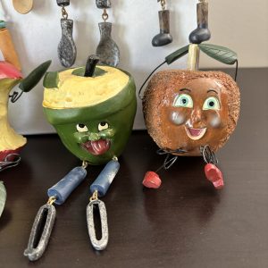 WMG Anthropomorphic Shelf sitters Apples Full set of 8 19 img 2028